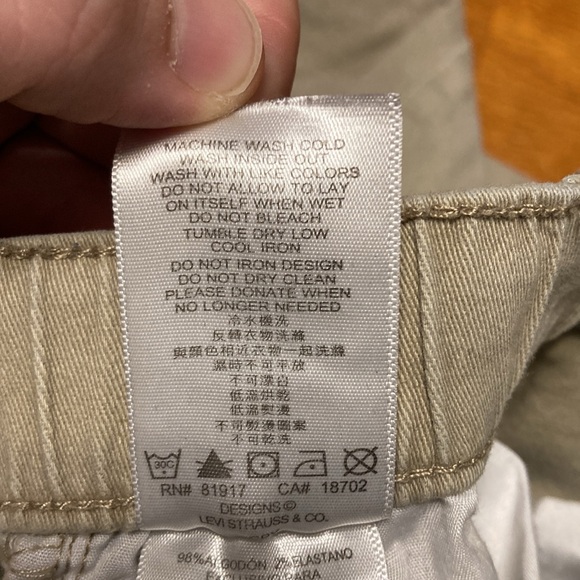 Levi's Boys Size 5 Reg 4-5 Years Tan Khaki Joggers Elastic Waist Pants Cuffed - Picture 9 of 9